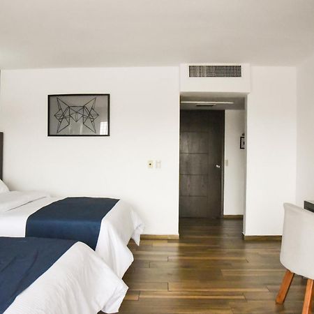 Hotel Expo Plaza Business And Family Guadalajara Сапопан Экстерьер фото