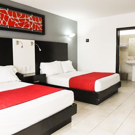 Hotel Expo Plaza Business And Family Guadalajara Сапопан Экстерьер фото